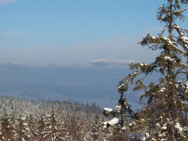 na fotce: panorámata - pohled směr Rychleby a Jeseníky