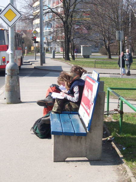 na fotce: po okolí bylo podobných individuí mnoho