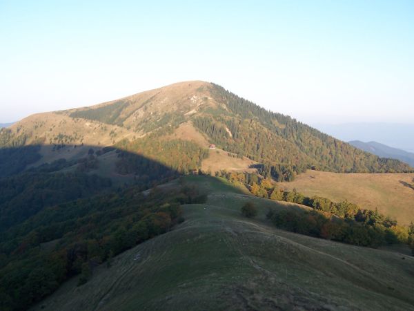 na fotce: pohled zpět na Borišov a chatu pod ním