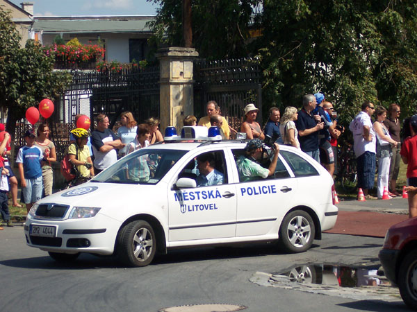 na fotce: úvod rozjíždí tradičně policajti