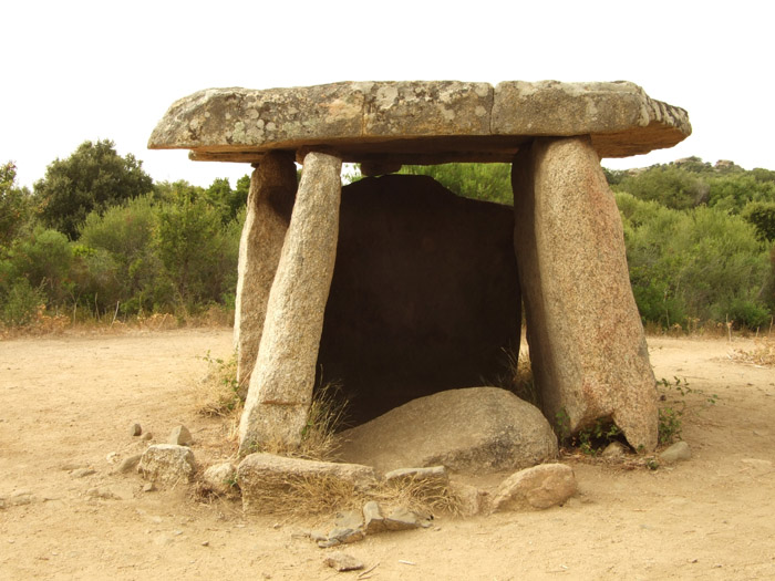 na fotce: největší dolmen na Korsice