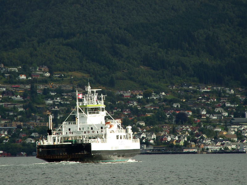 na fotce: trajekt Volda - Folkestad, míříme směr Stryn